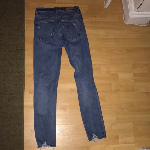 Too small - Picture 2 of 5